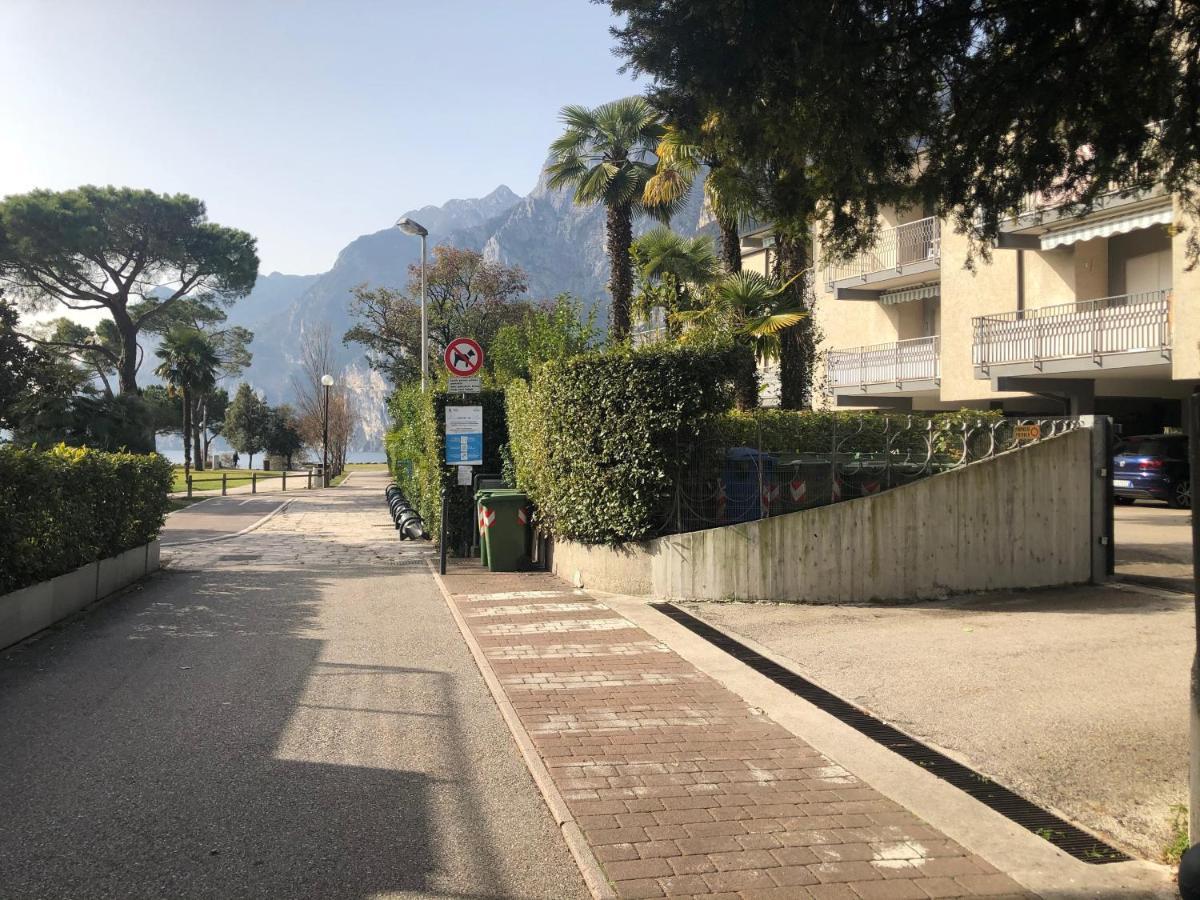 Appartamento Al Lago Riva del Garda Exteriör bild