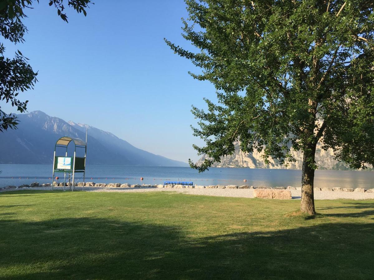 Appartamento Al Lago Riva del Garda Exteriör bild