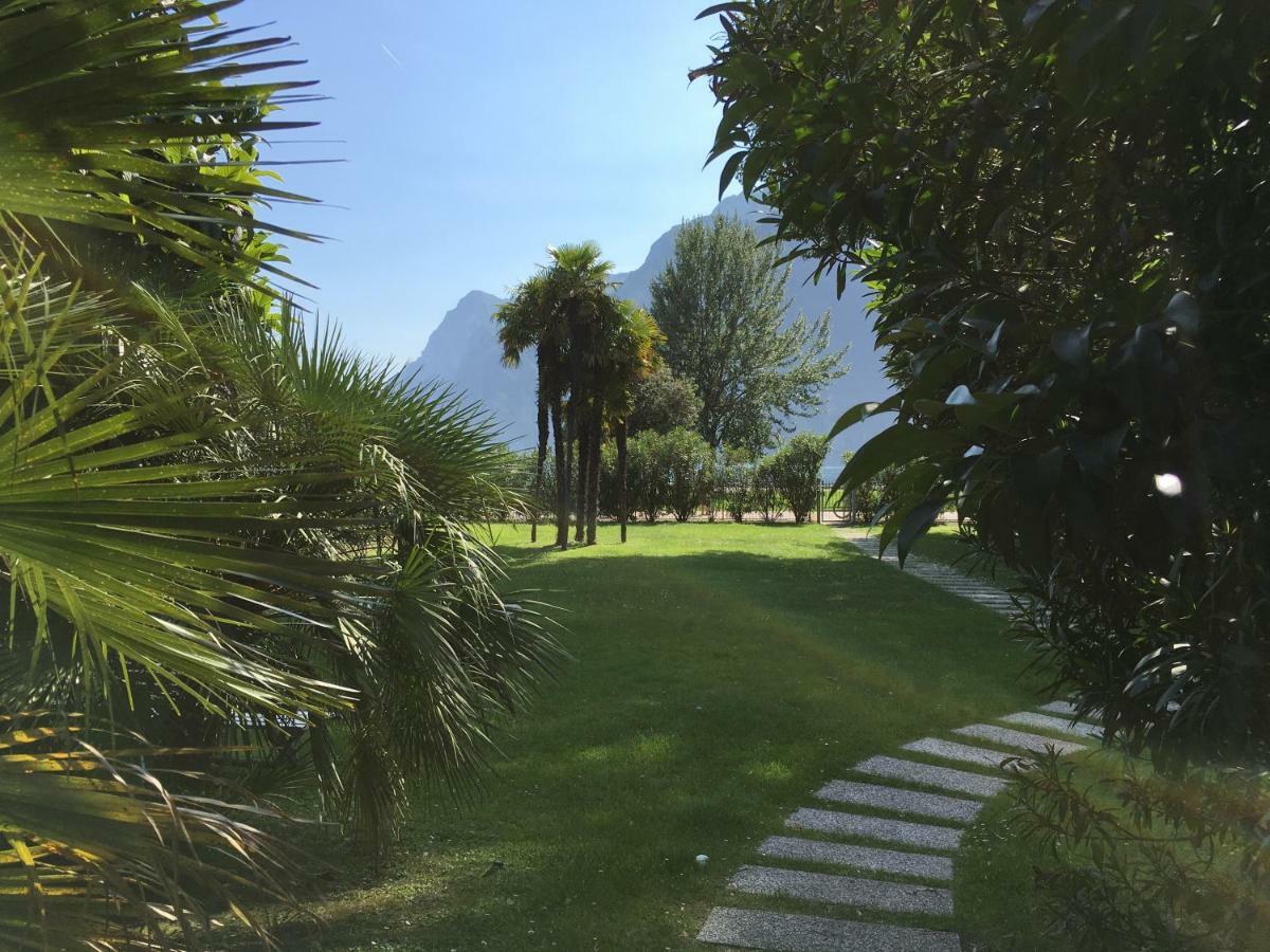 Appartamento Al Lago Riva del Garda Exteriör bild