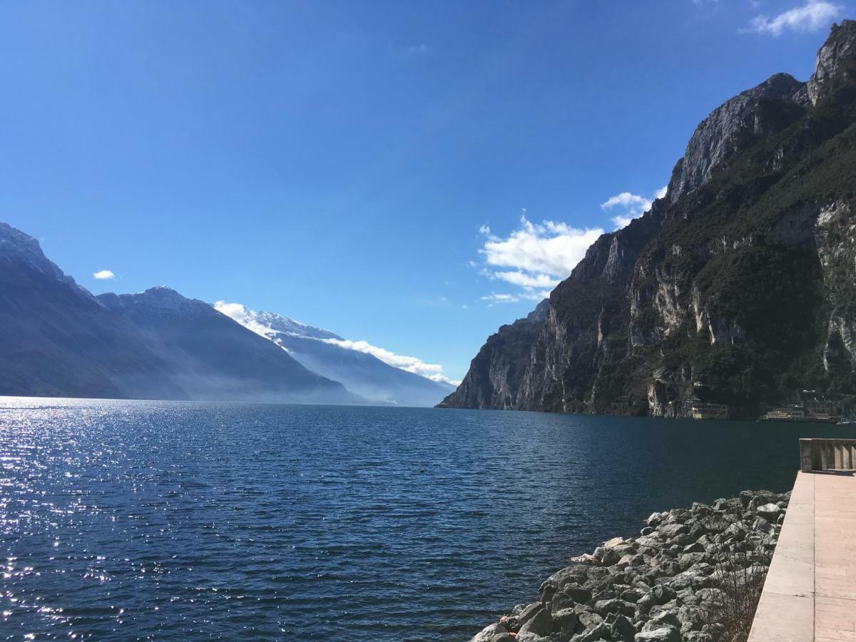 Appartamento Al Lago Riva del Garda Exteriör bild