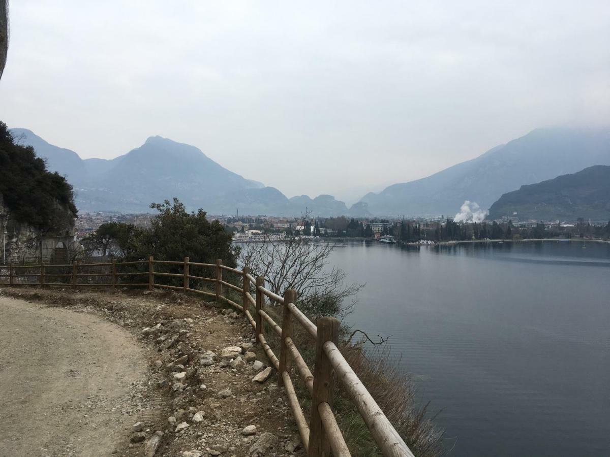 Appartamento Al Lago Riva del Garda Exteriör bild