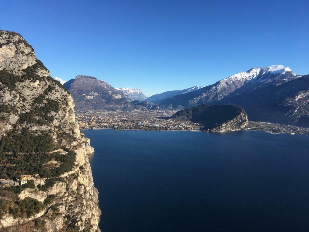 Appartamento Al Lago Riva del Garda Exteriör bild